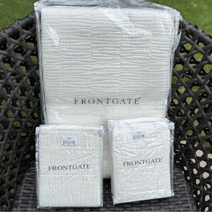 Frontgate White Quilt & Shams - Queen - NWT